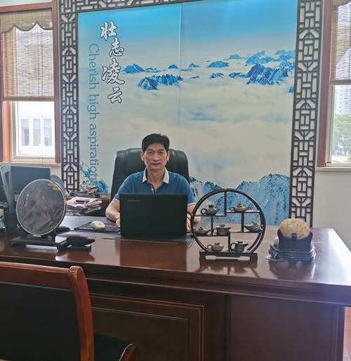 袁凌云_副本.jpg